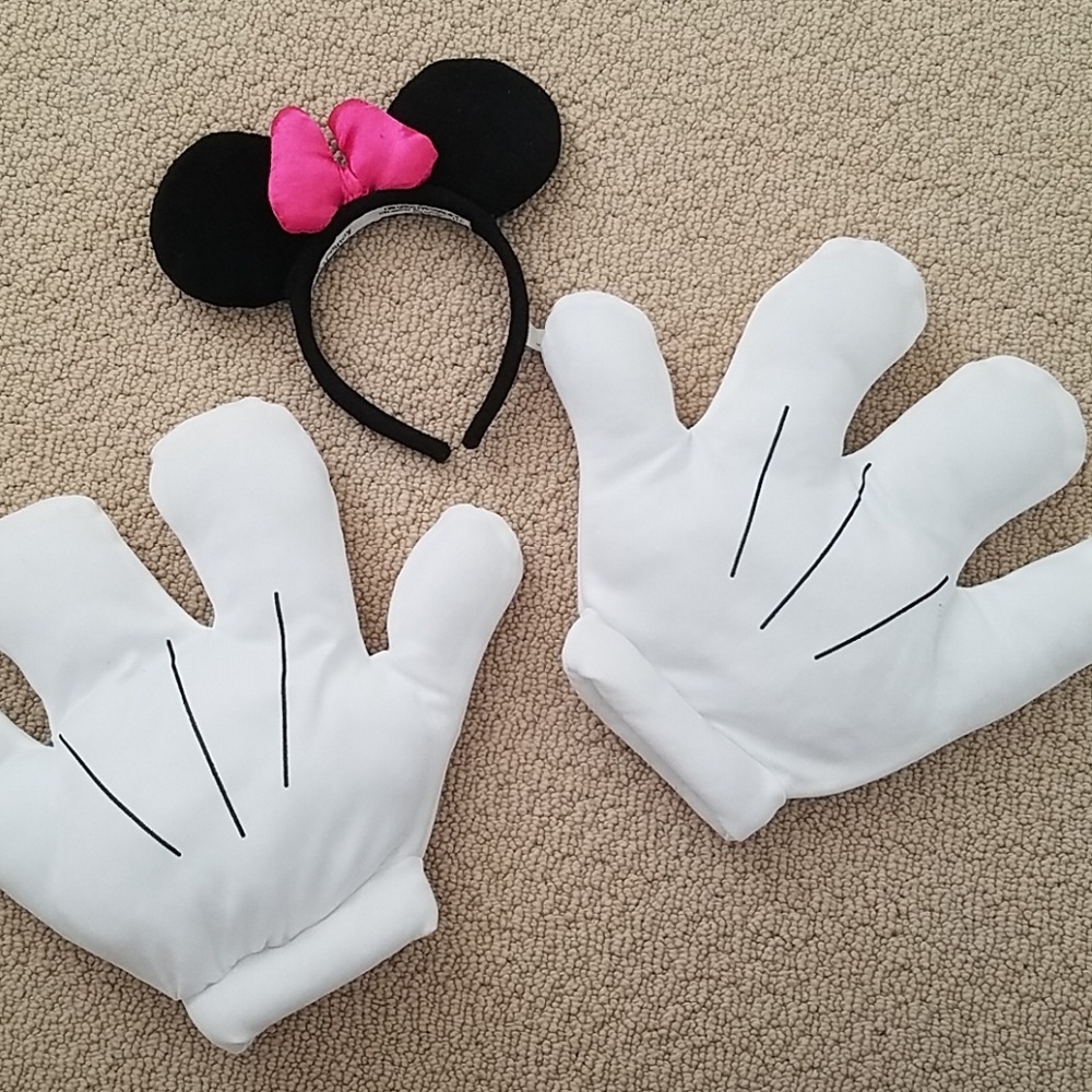 Minnie Mouse ears and hands